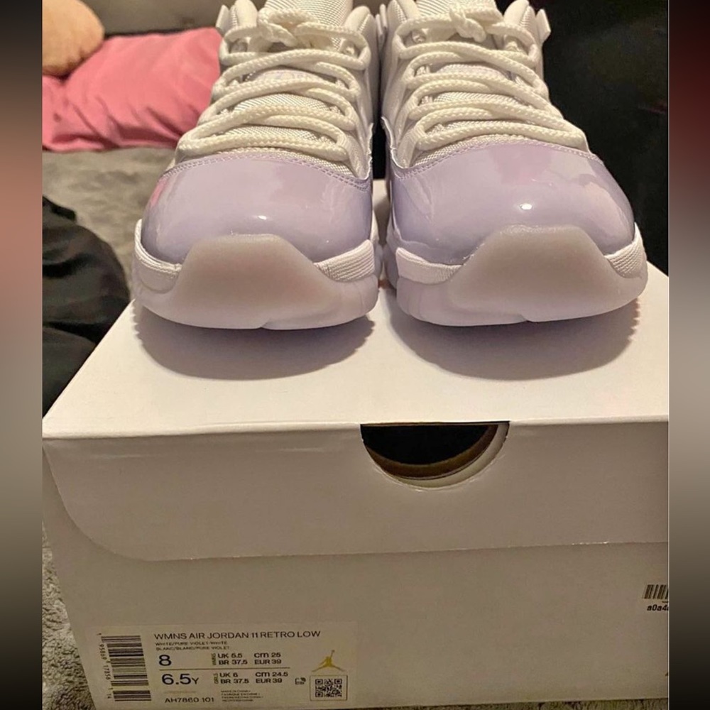 Jordan 11 violet